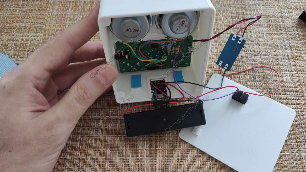 FM радиоприёмник с распечатанным на 3D принтере корпусом